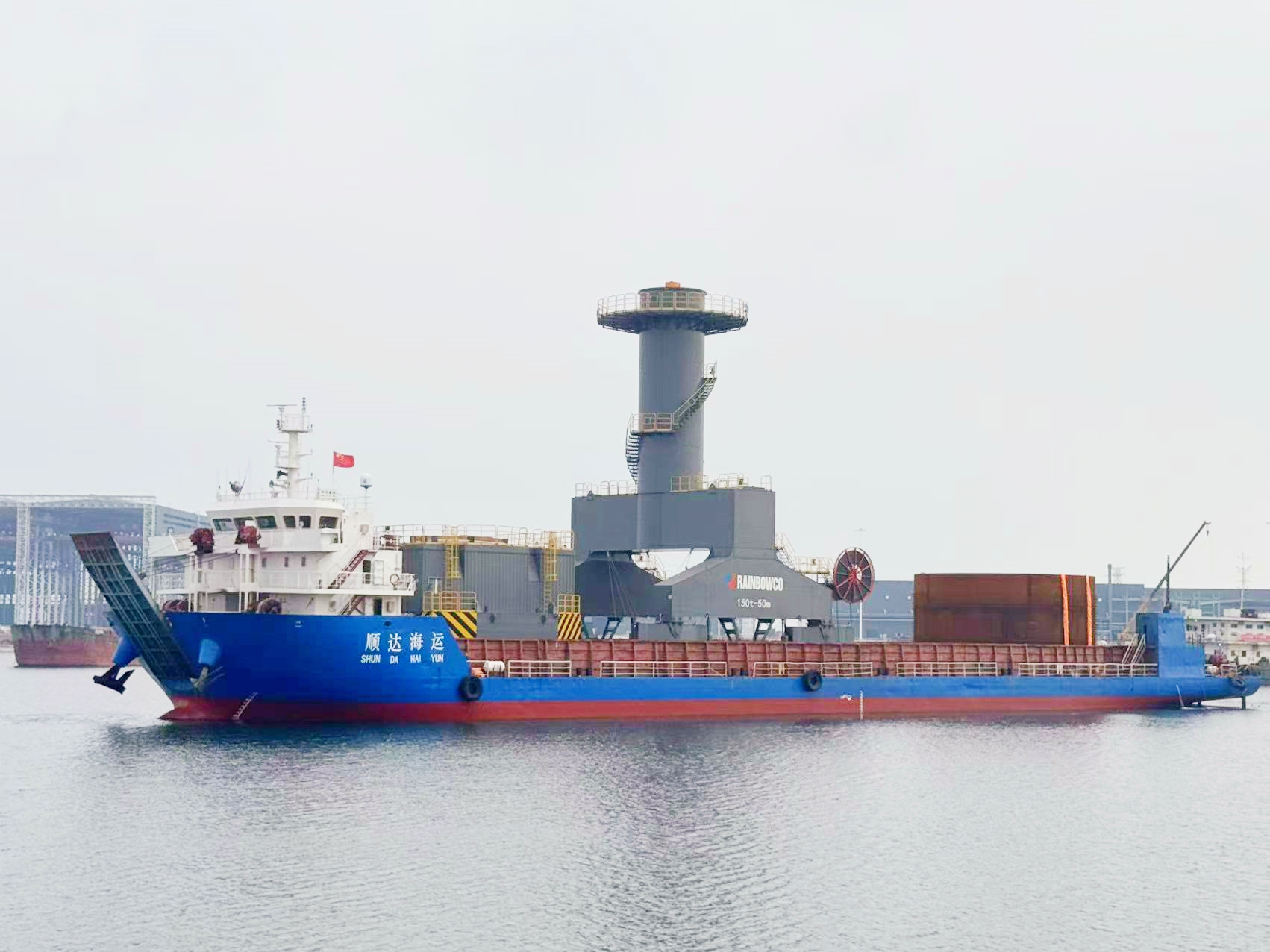 潤邦智裝碼頭迎來首艘船舶靠泊，GENMA通州灣制造基地發(fā)運(yùn)能力實(shí)現(xiàn)重大突破(圖1)